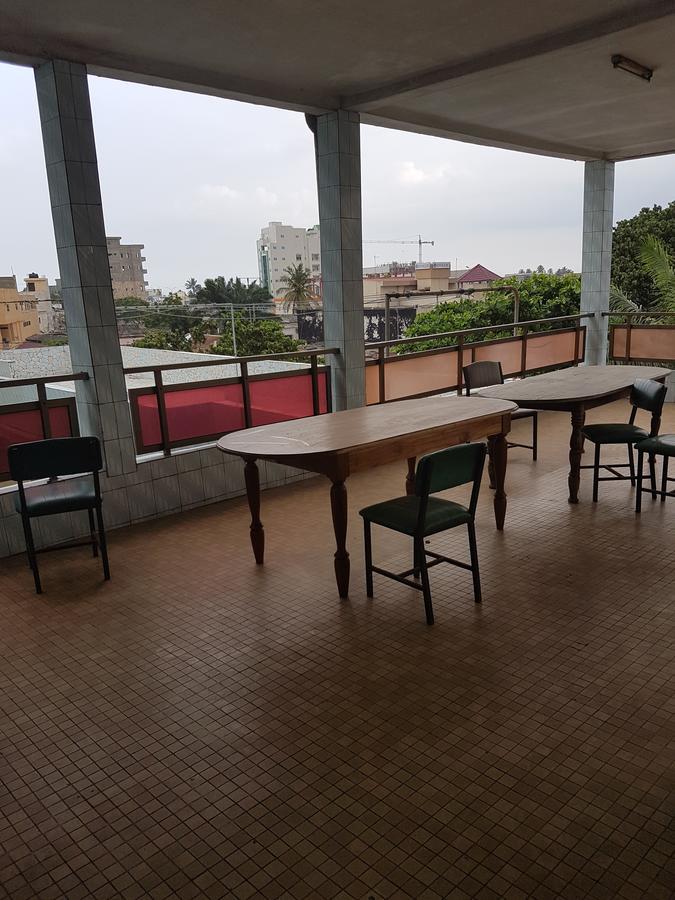 Hotel Ecole Avenida Lomé Exteriör bild