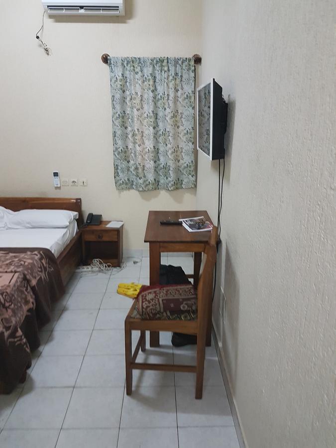 Hotel Ecole Avenida Lomé Exteriör bild
