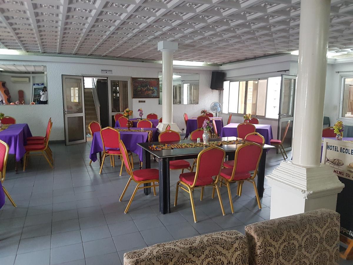 Hotel Ecole Avenida Lomé Exteriör bild